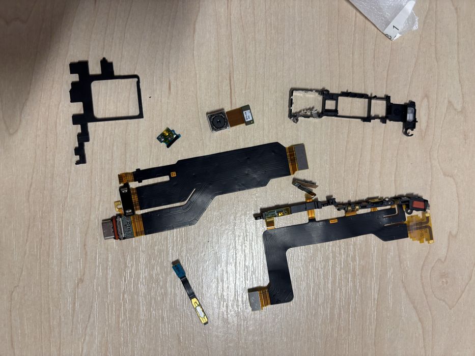 sony xperia запчастини