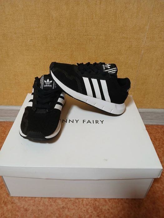 Кроссовки Adidas,детские.Размер 30