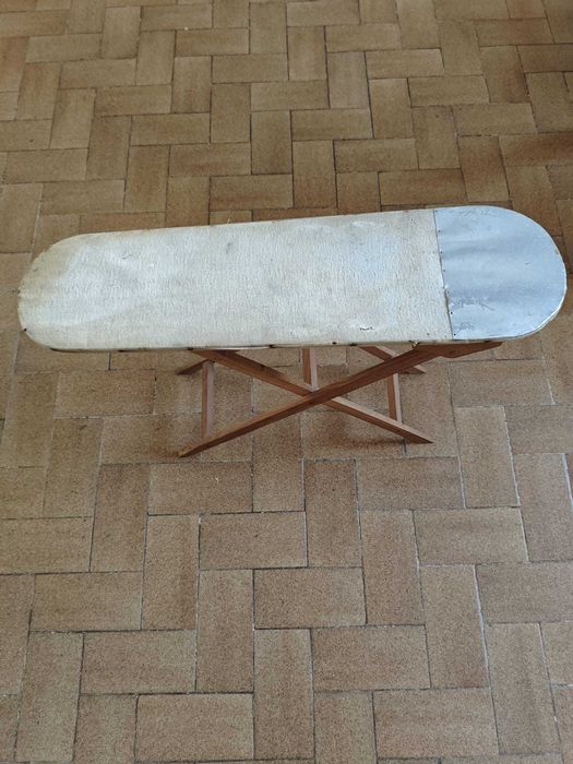Tábua de engomar para criança antiga em madeira  - VINTAGE