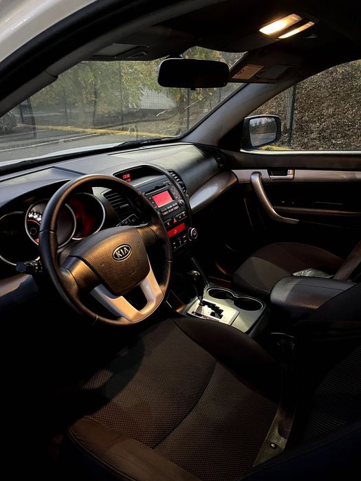 Продаж автомобіля Kia Sorento