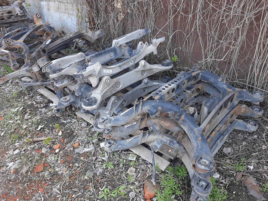 Задний подрамник W 124, 201, 202, 210, 140 Mercedes Benz