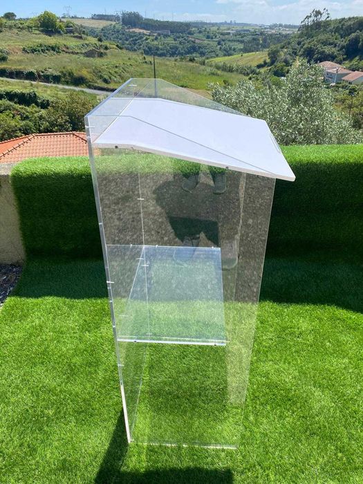 Pulpito em acrilico transparente