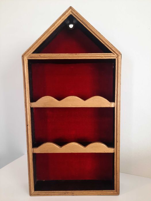 Estante de parede antiga