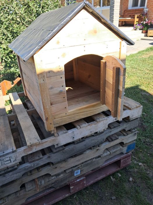 Продам будки для собак.