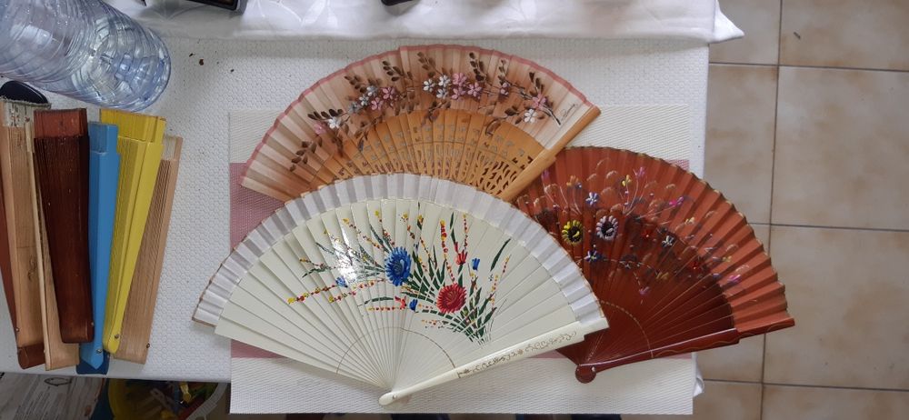 Leques diversos em madeira