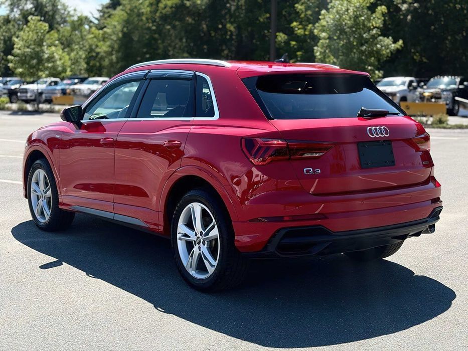 Audi Q3      2022