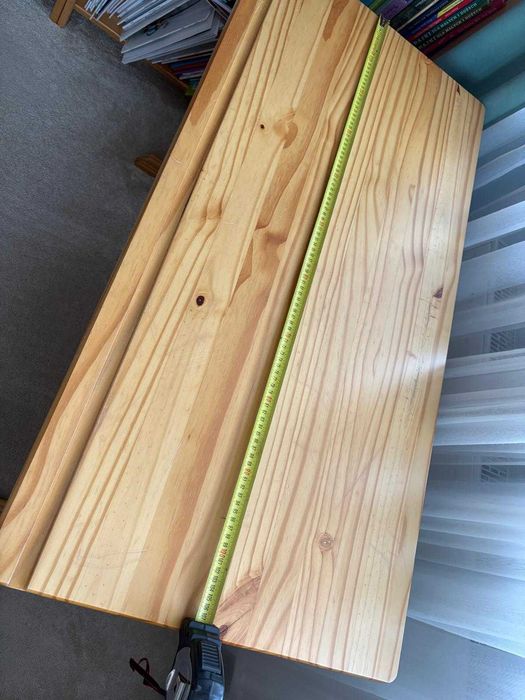 Biurko dziecięce z regulacją wysokości i ruchomym blatem