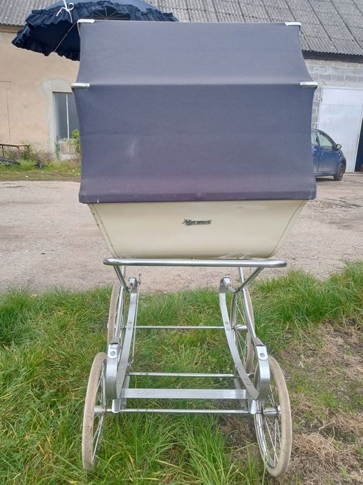 Wózek dziecięcy retro