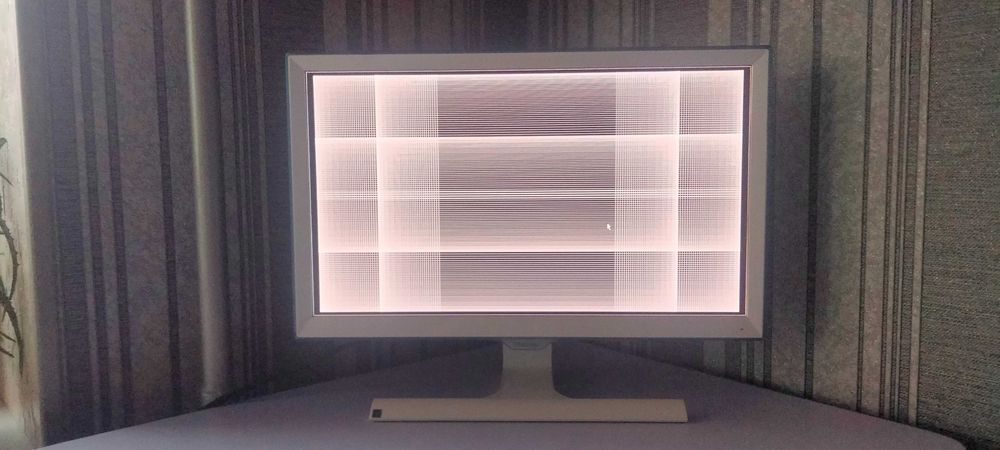 Монитор Samsung 21.5" (LS22E391HSX/CI), PLS-матрица, б/у