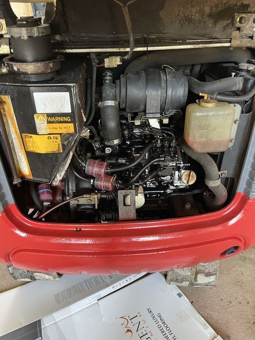 Minikoparka takeuchi TB016