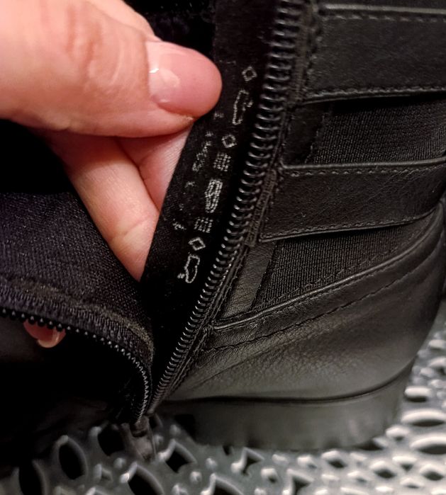 Botki czarne płaskie damskie Graceland z paseczkami