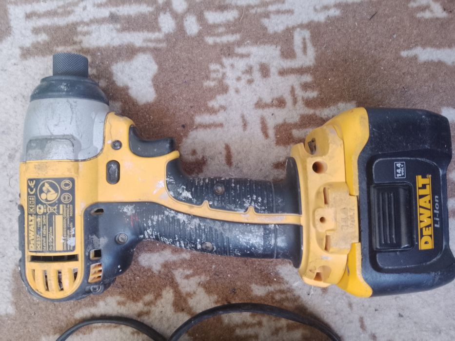 Шуруповерт деволт