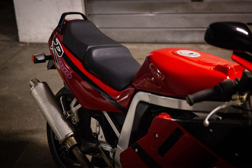 Suzuki GSXR 1100cc, moto antiga com  muito estilo