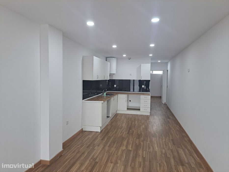 Centro Cidade Chaves Apartamento T2 Com Garagem — Santa Maria Maior, Vila Real