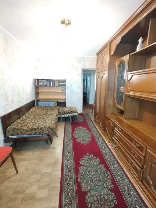 Здам в оренду кімнату біля метро Чернігівська (вул. Кіото, 13).