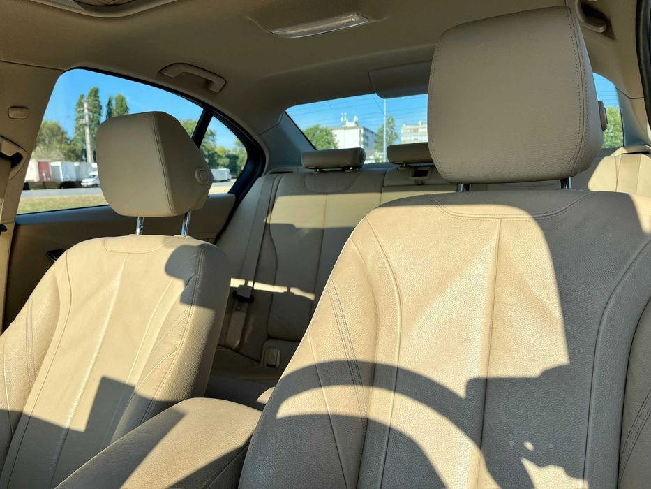 BMW 328i Auto Luxury Line