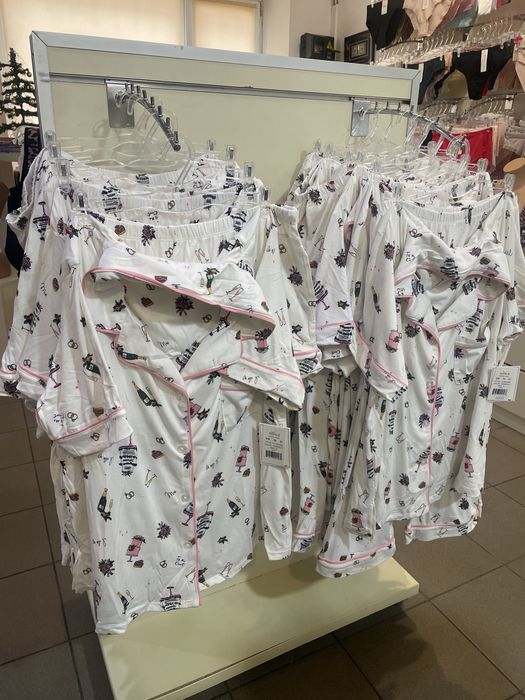 Розпродаж білизни за оптовими цінами