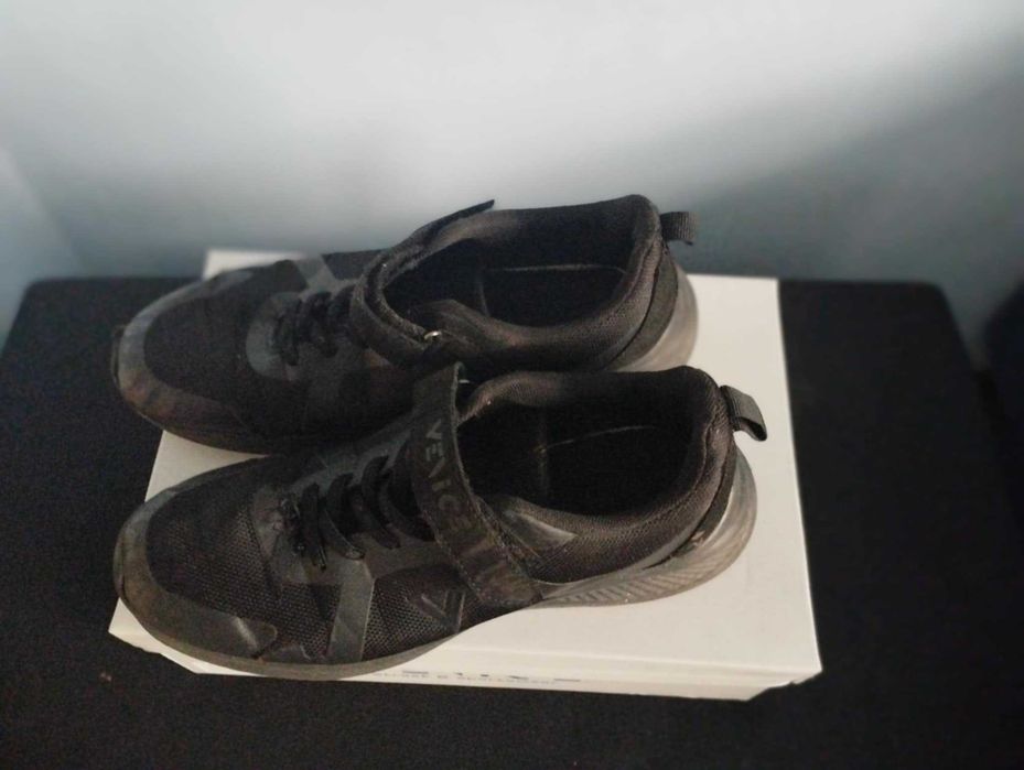 Buty chłopięce czarne rozmiar 39