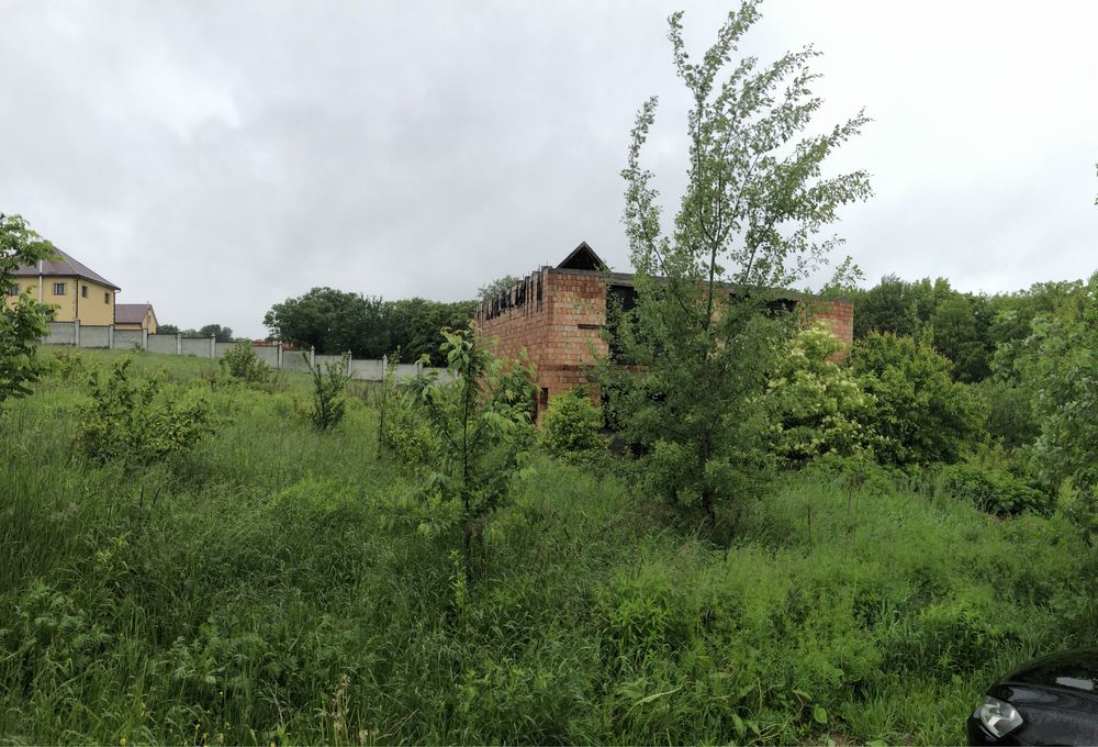 Продам земельну ділянку з недобудовою