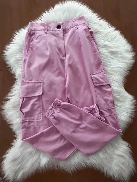 Różowe spodnie wysoki stan