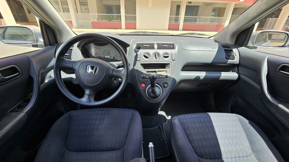 Honda Civic 1.4 poucos kms
