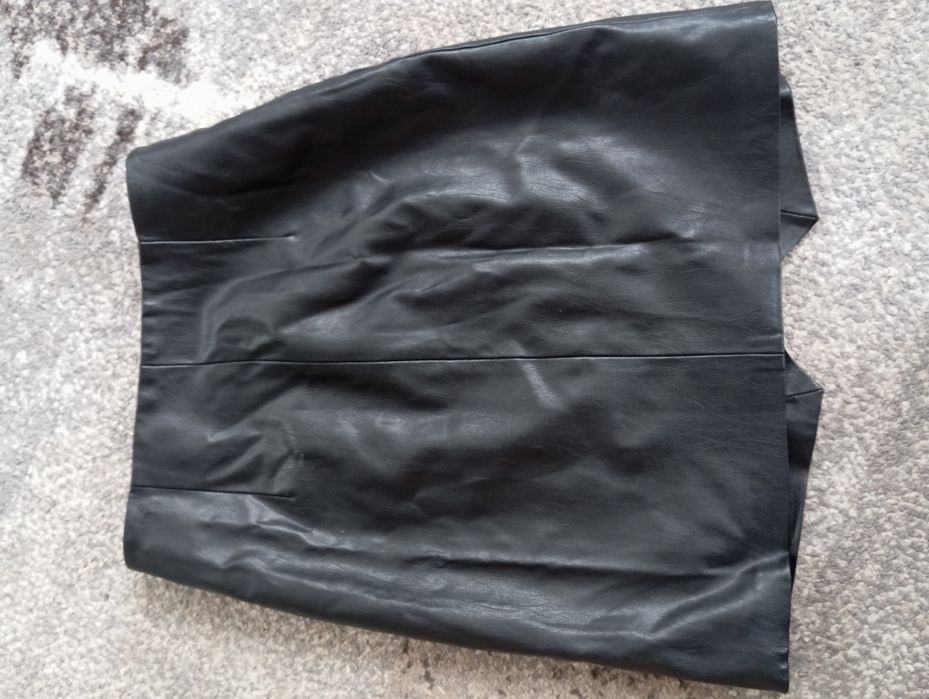 Юбка з екошкрі ,розмір 34