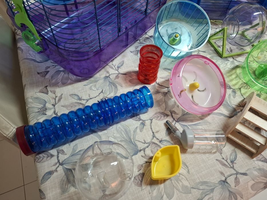 Duas gaiolas para Hamster com vários  acessórios