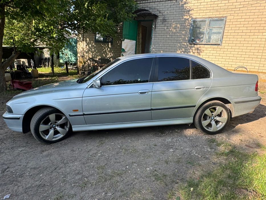 Продам BMW E39 520i