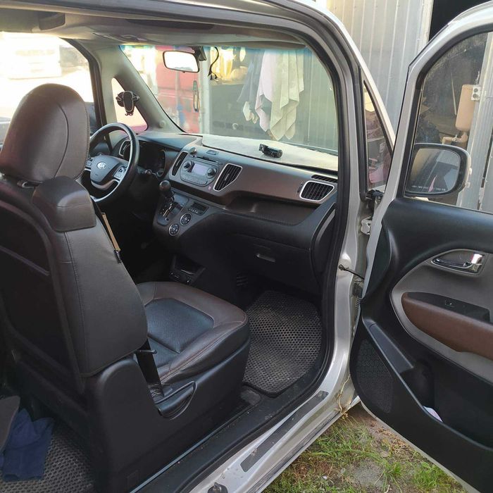 Продам  автомобиль  Kia Ray  2015 год