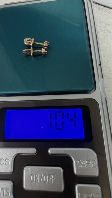 Серьги гвоздики пуссеты красное золото 585 цвет вставки аметист вес 1,04 гр