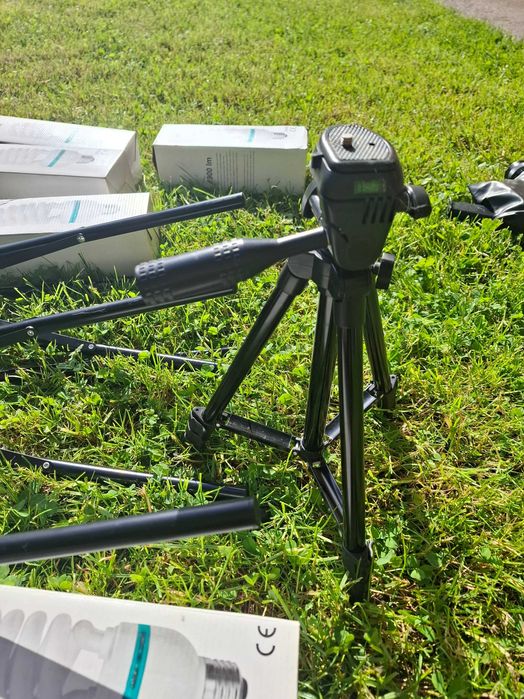 Zestaw oświetlenia studyjnego softboxy żarówki statywy