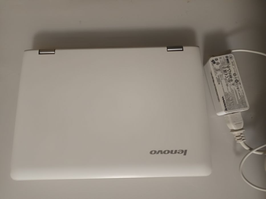 Portátil  Lenovo YOGA com ecrã tátil
