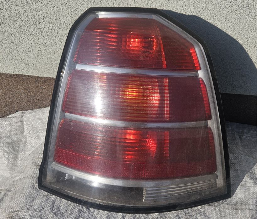 Lampa tył tylnia prawa Opel Zafira B Europa wkład lampy