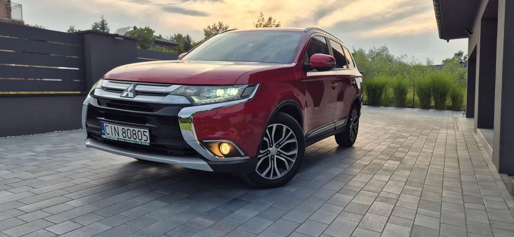 Mitsubishi Outlander 2.0 Intense 4WD Grzane fot Kam cofania Alu 18''7-osobowy Salon PL