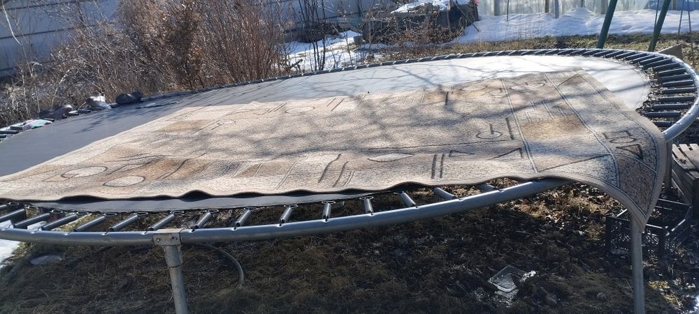 Ковер в хорошем состоянии