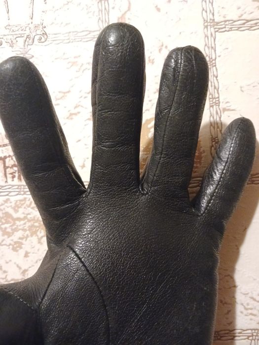Перчатки кожаные с утеплителем черные (длина 24 см)