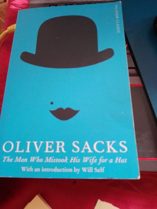 Um Reporter Inconveniente-Aurelio Cunha1e8E-Alfinete antigo8E Desde2E