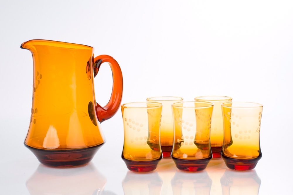 Dzbanek plus szklanki z ręcznie formowanego szkła PRL
