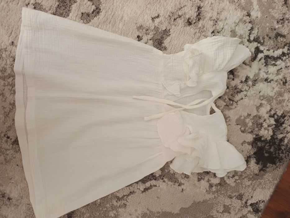 Гарна сукня для дівчинки