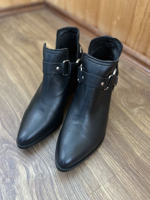 Жіночі черевики