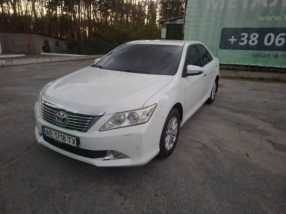 продам автомобиль toyota camry