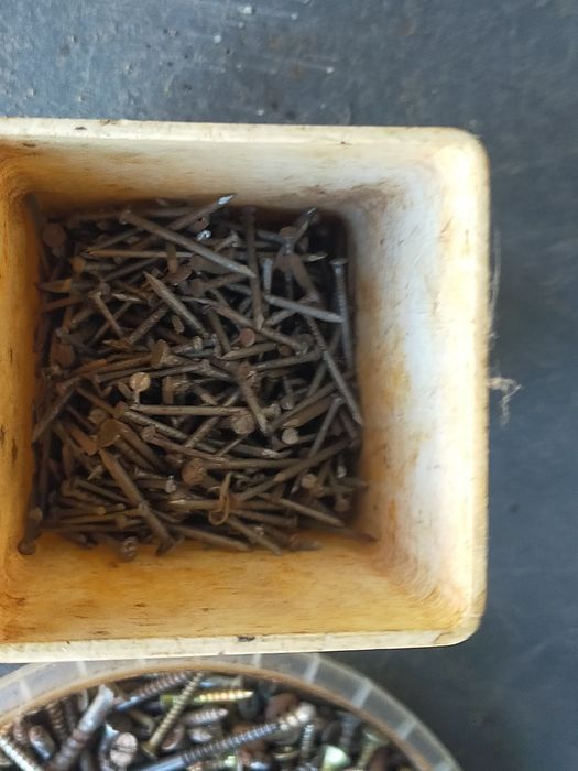 Метизы (гайки , болты, шайбы, саморезы, гроверы, шплинты, гвозди