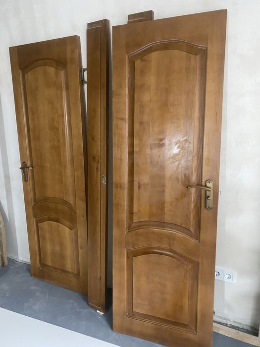 Продам межкомнатные двери массив дерева