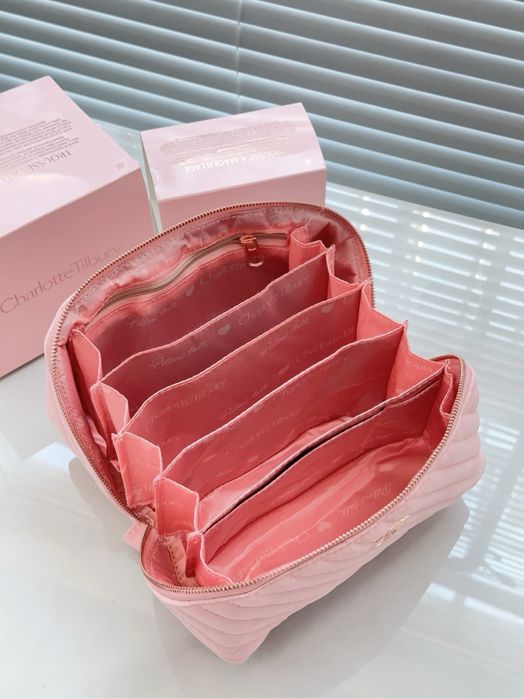 Косметичка Charlotte Tilbury