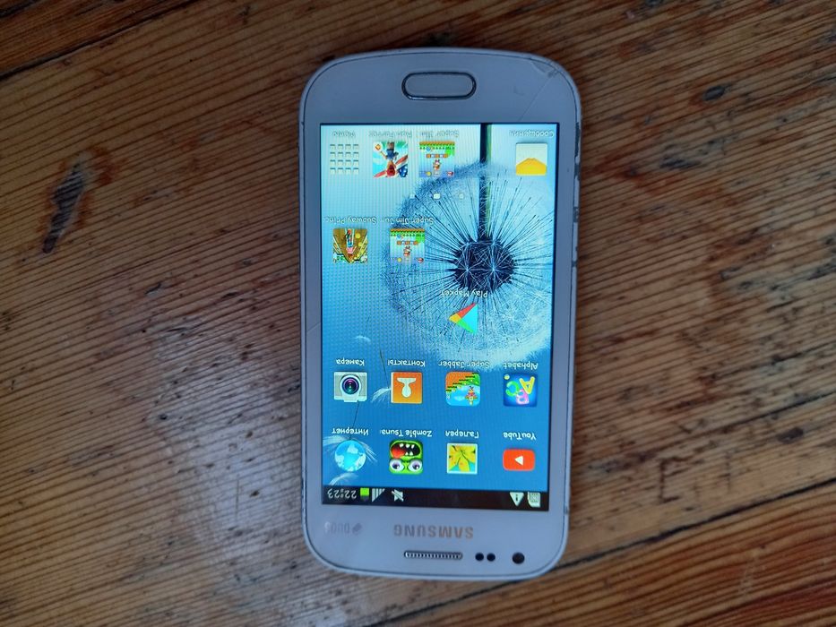 Мобильный телефон Samsung