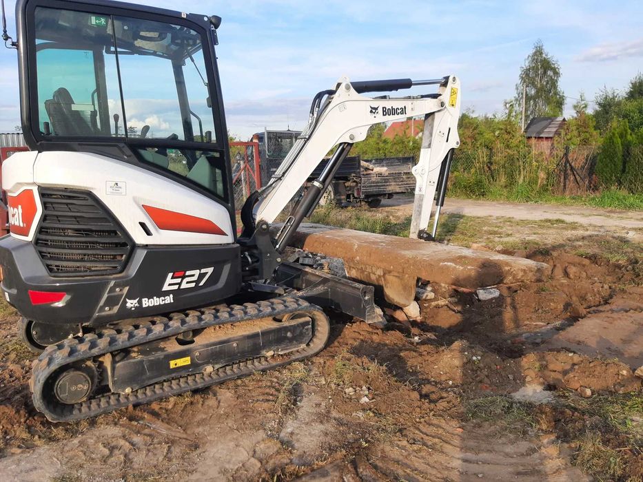 Usługa Minikoparek z młotem ,prace ziemne, wyburzenia