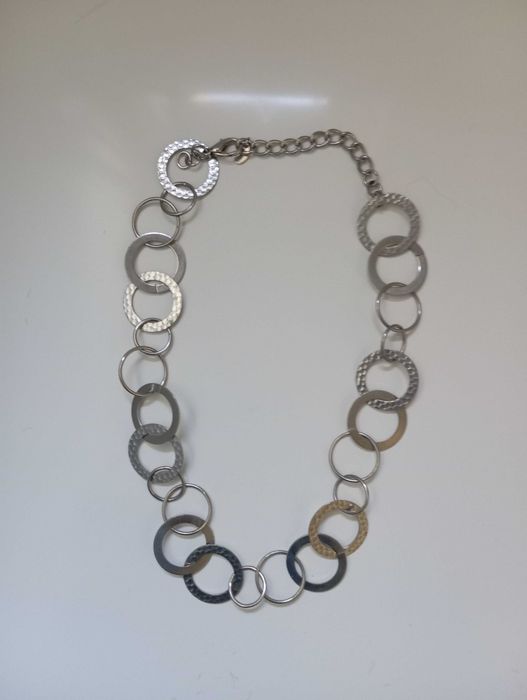 Gargantilha prateada