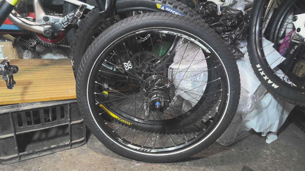 Колесо 26" Shimano Alfine 8 планетарна, DiscBull Schwalbe Super Moto X