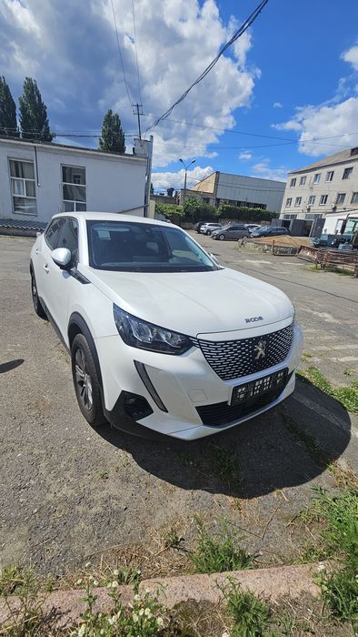 продам авто Peugeot  e-2008