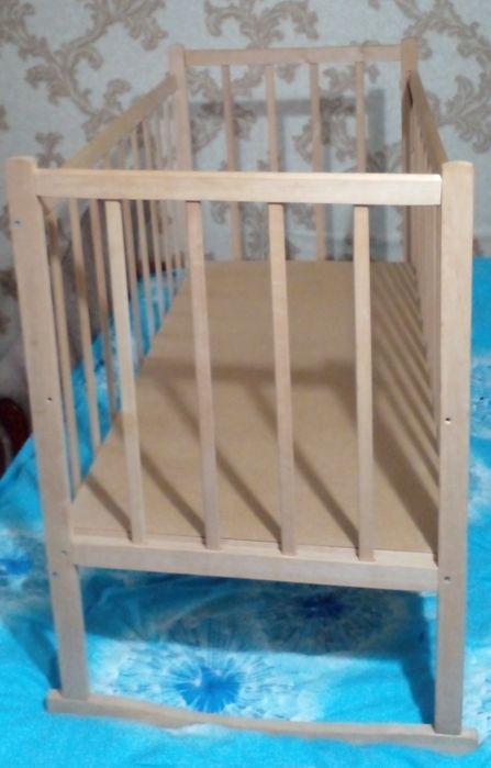 Кроватка дитяча (ліжечко)